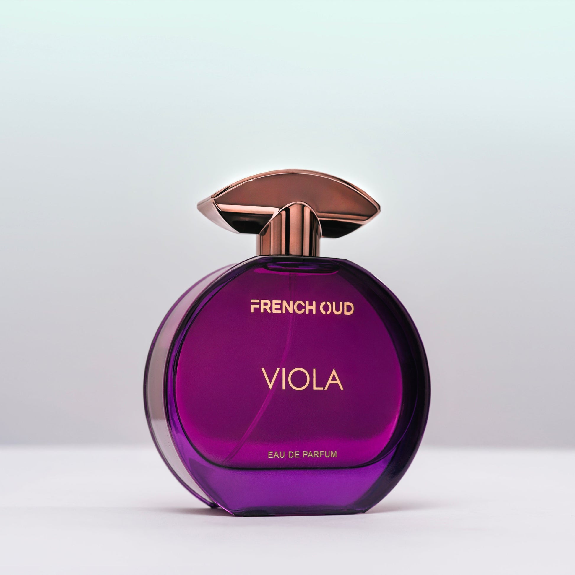 "VIOLA women’s perfume bottle – a luxurious blend of jasmine, vanilla, salt, and sandalwood by Armondae"